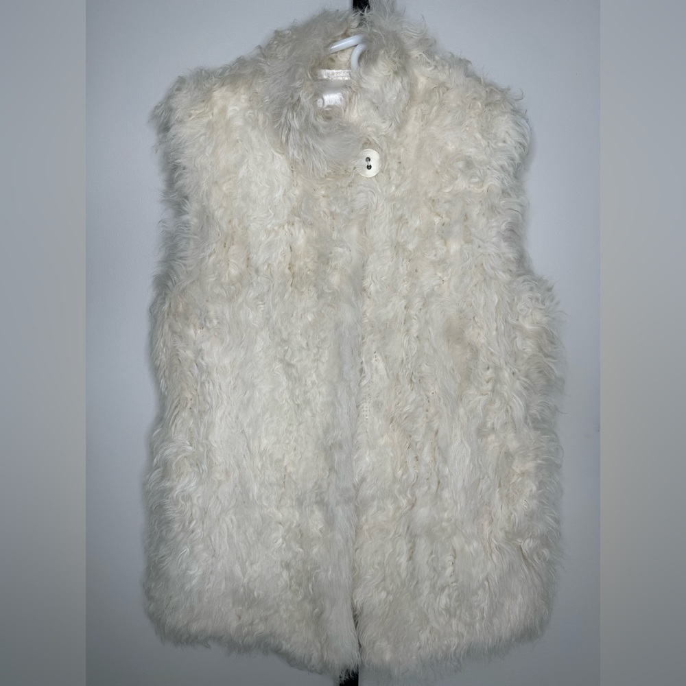 White Select Royal Grade Kalgan Lamb Knitted Vest - Luxurious Warmth and Eleganc - Picture 1 of 8